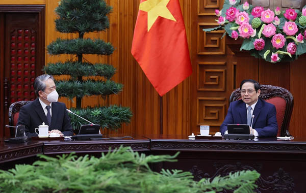 (15)베트남 향한 ‘백신 선물 공세’의 셈법